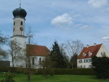 Die Maria-Hilf-Kirche im Ort  Foto: H. Herreiner