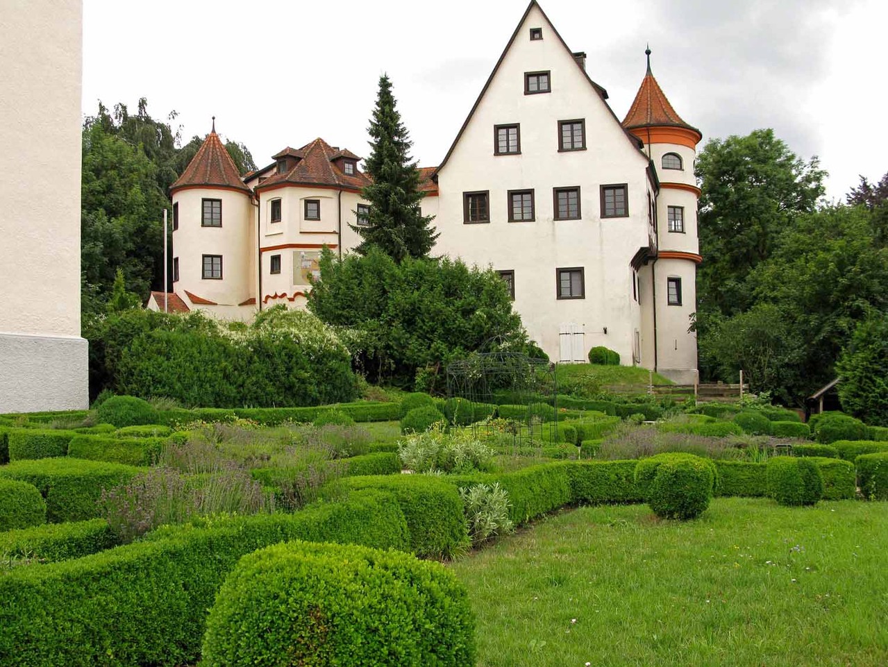 Schloss Neufra Mit Seinen Hangenden Garten Schlossspross
