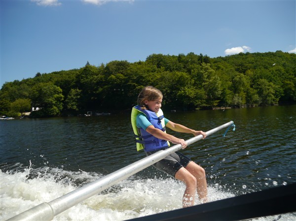l'initiation au bi-ski à la barre pour les enfants