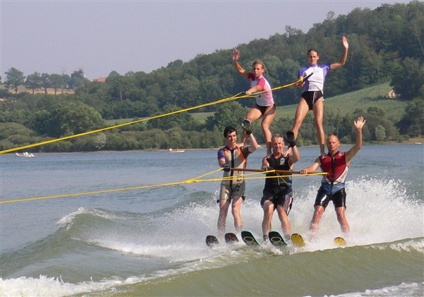 une pyramide en ski nautique