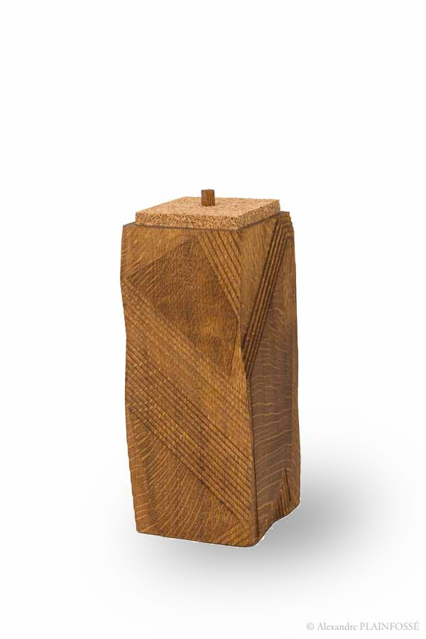 Coffret en chêne teinté et liège.