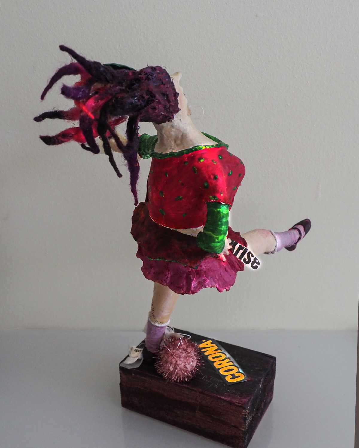 "Covidl" Papiermache', Paperclay, Papier, Textil, Holz Gesamthöhe: 26 cm Datiert: 2019 /signiert VERKAUFT