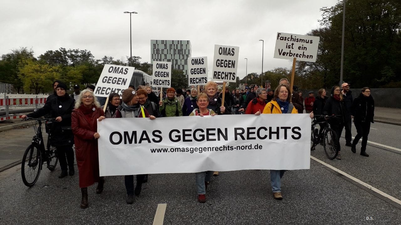 OMAS GEGEN RECHTS Hamburg setzen Zeichen auf der Demo am 12.10.2019 omasgegenrechtsnord Webseite!