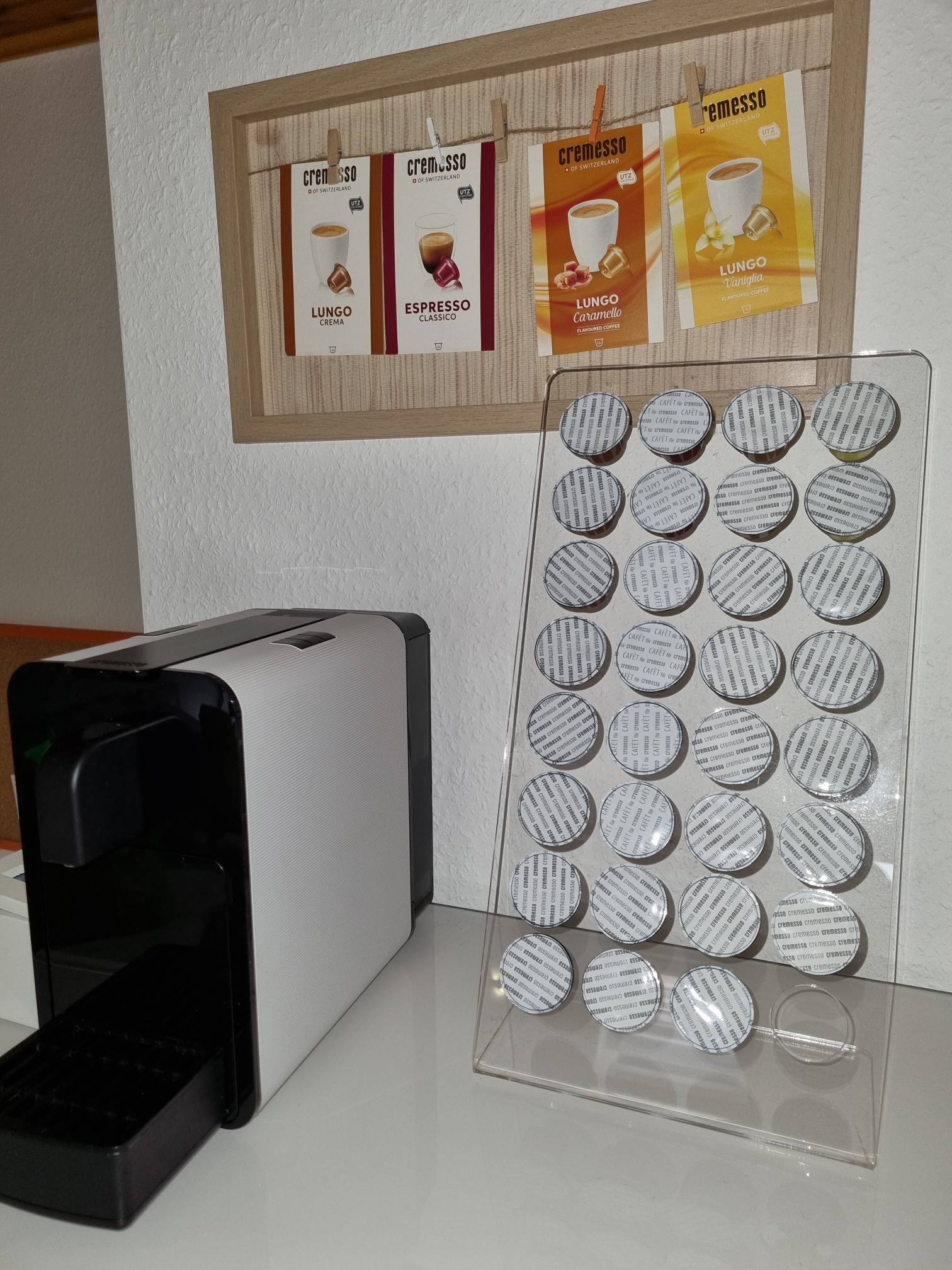 Kaffee-Kapsel-Maschine Cremesso mit Kaffeekapseln