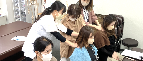 ドライヘッドスパを指導する講師