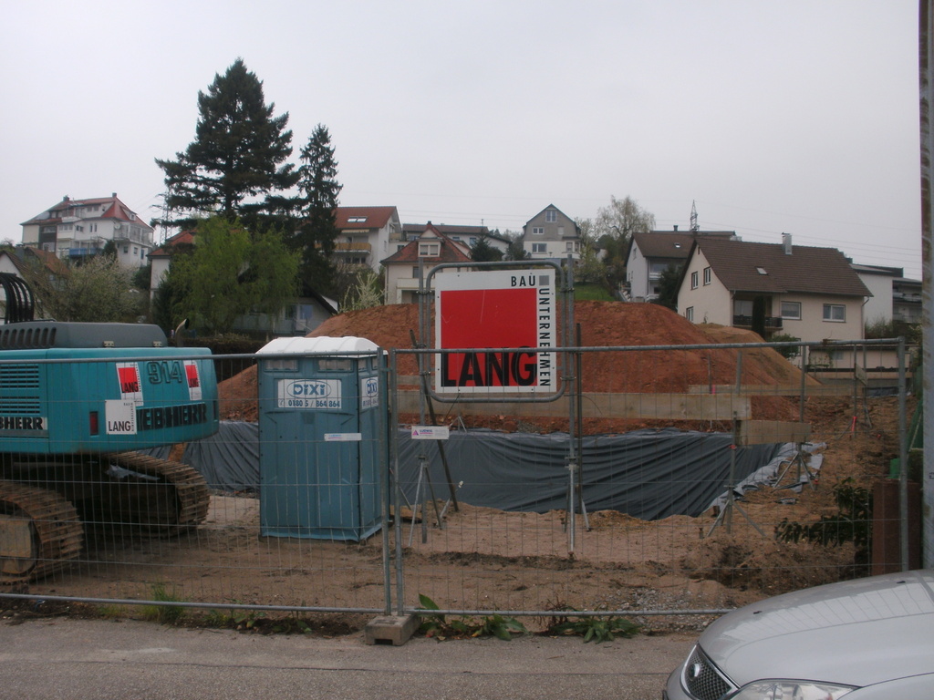 Baugrube ausheben (04.04.2012)