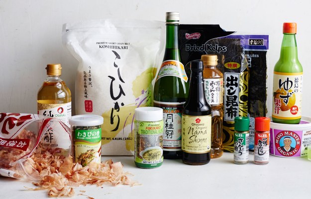 Descubre los ingredientes esenciales para cocinar auténtica comida japonesa
