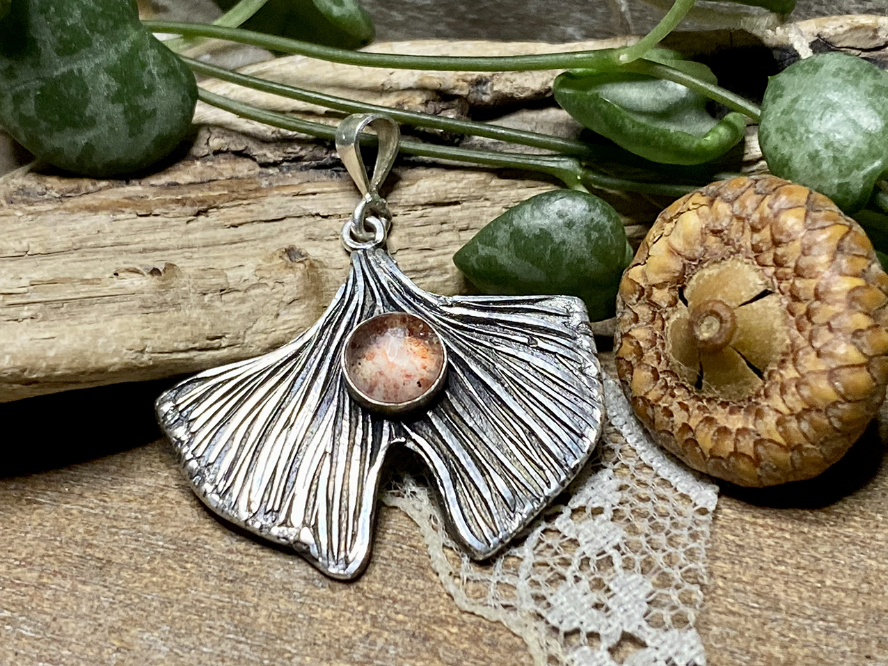 Ginko-Anhänger aus Feinsilber