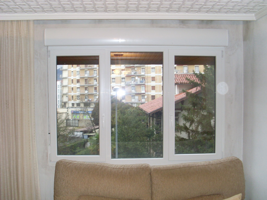 Instalación de ventanas de pvc Kommerling en color blanco en Pamplona