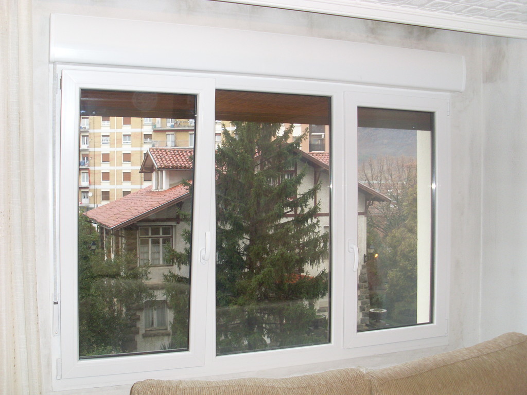 Ventana de pvc Kommerling en color blanco