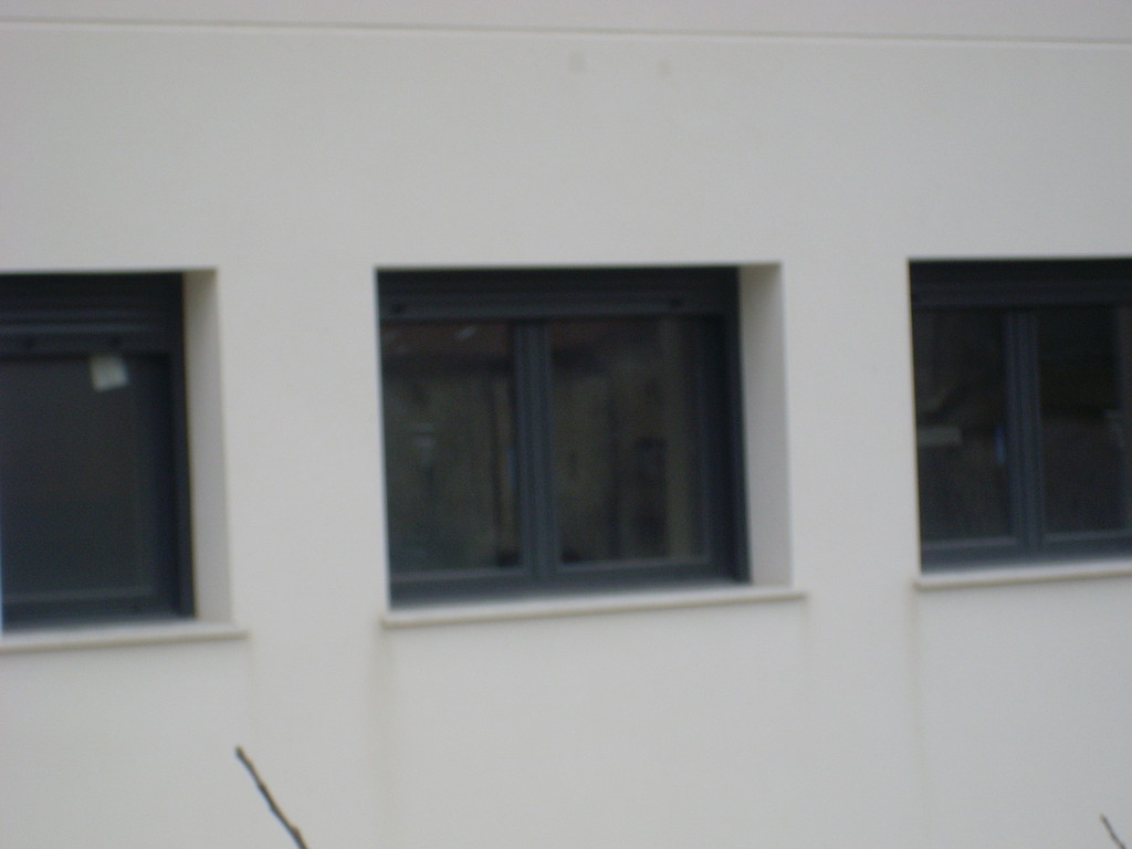 Instalación de ventanas de aluminio en color gris grafito en Lumbier, Navarra