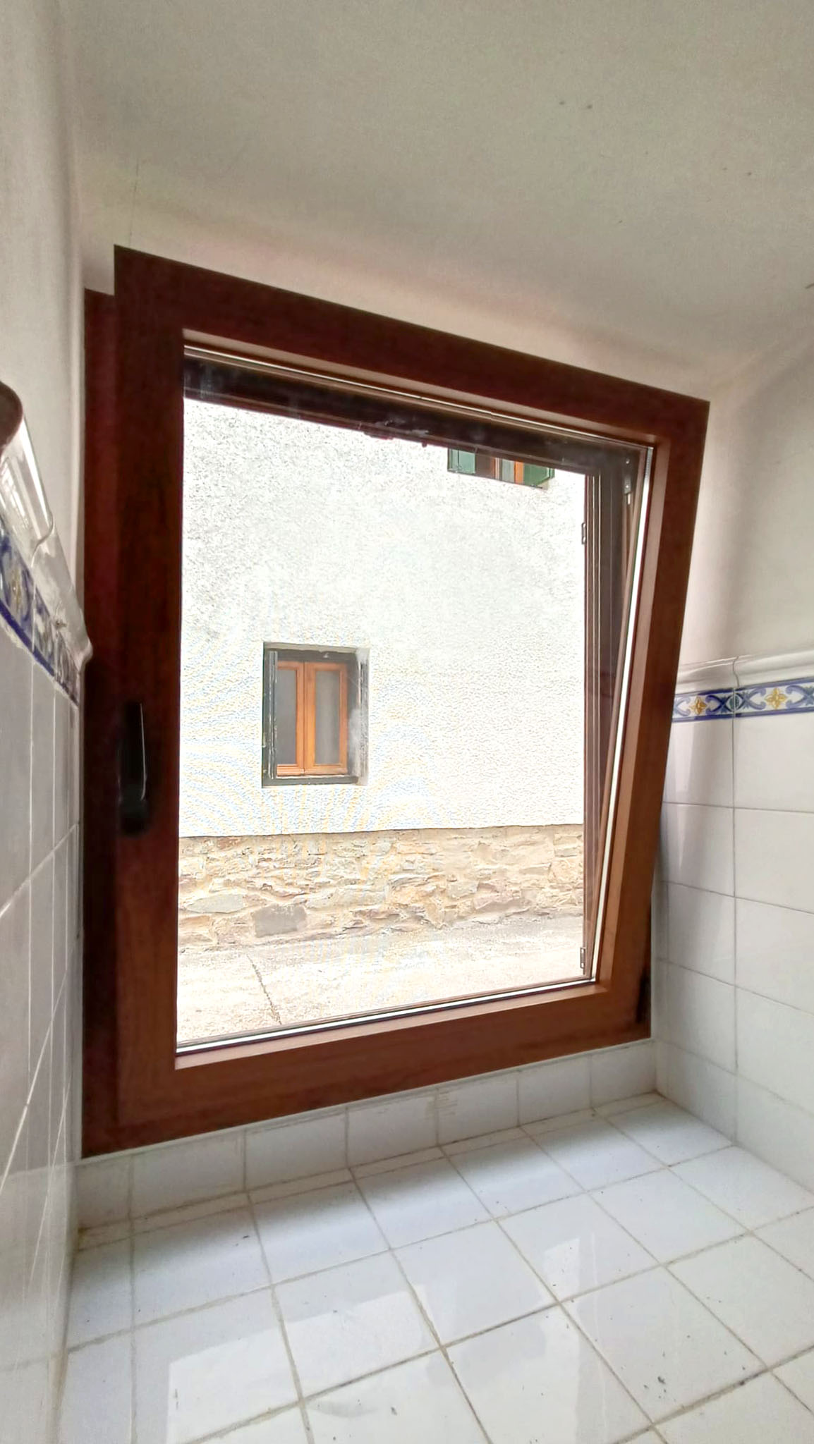 Arreglo de ventanas de aluminio con oscilobatiente