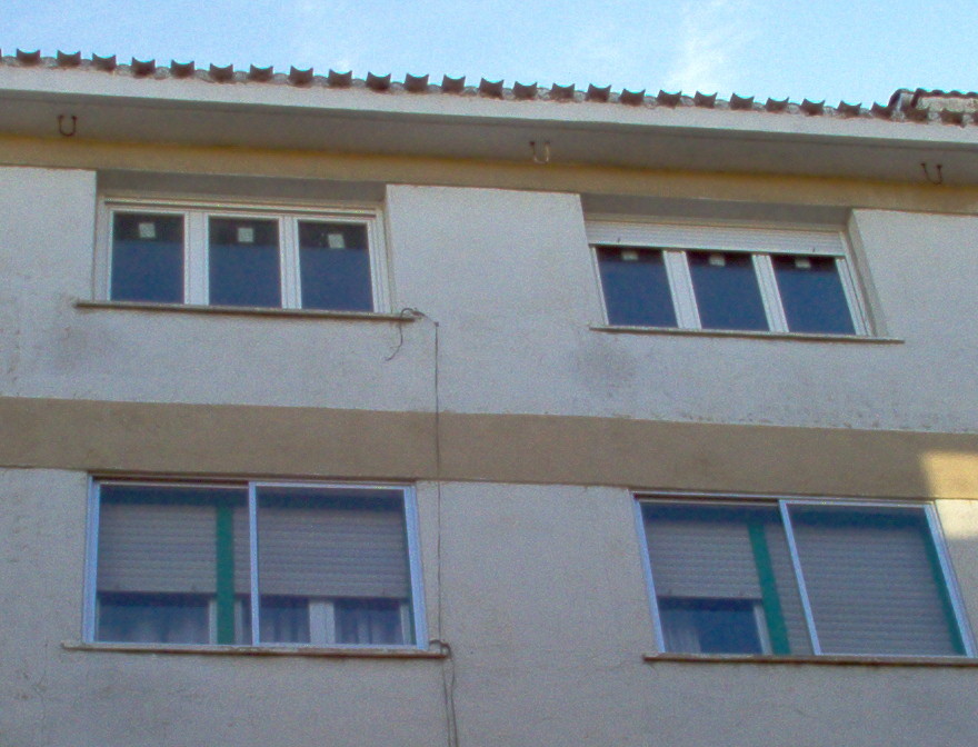 Ventanas de aluminio con rotura de puente térmico de 75 mm en color blanco