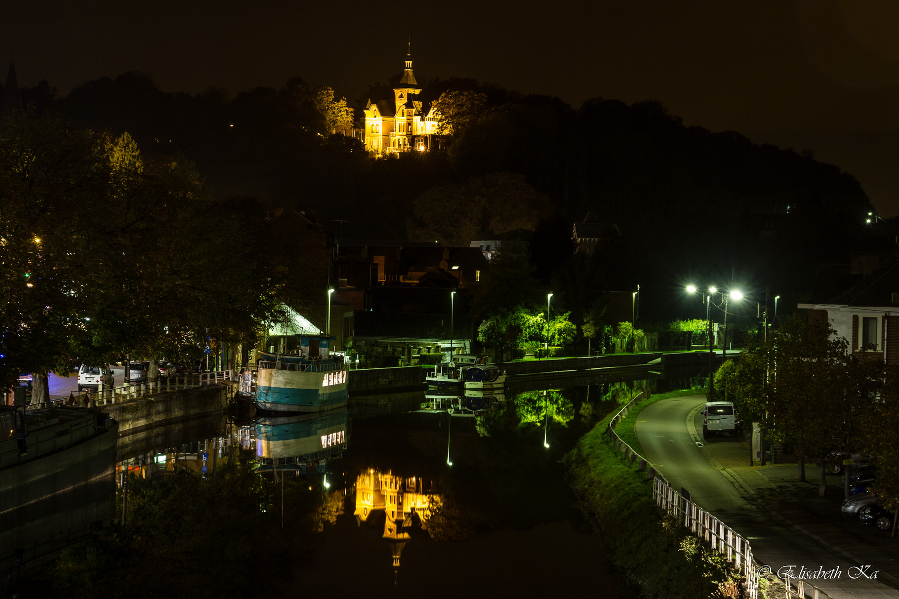 Thuin by night