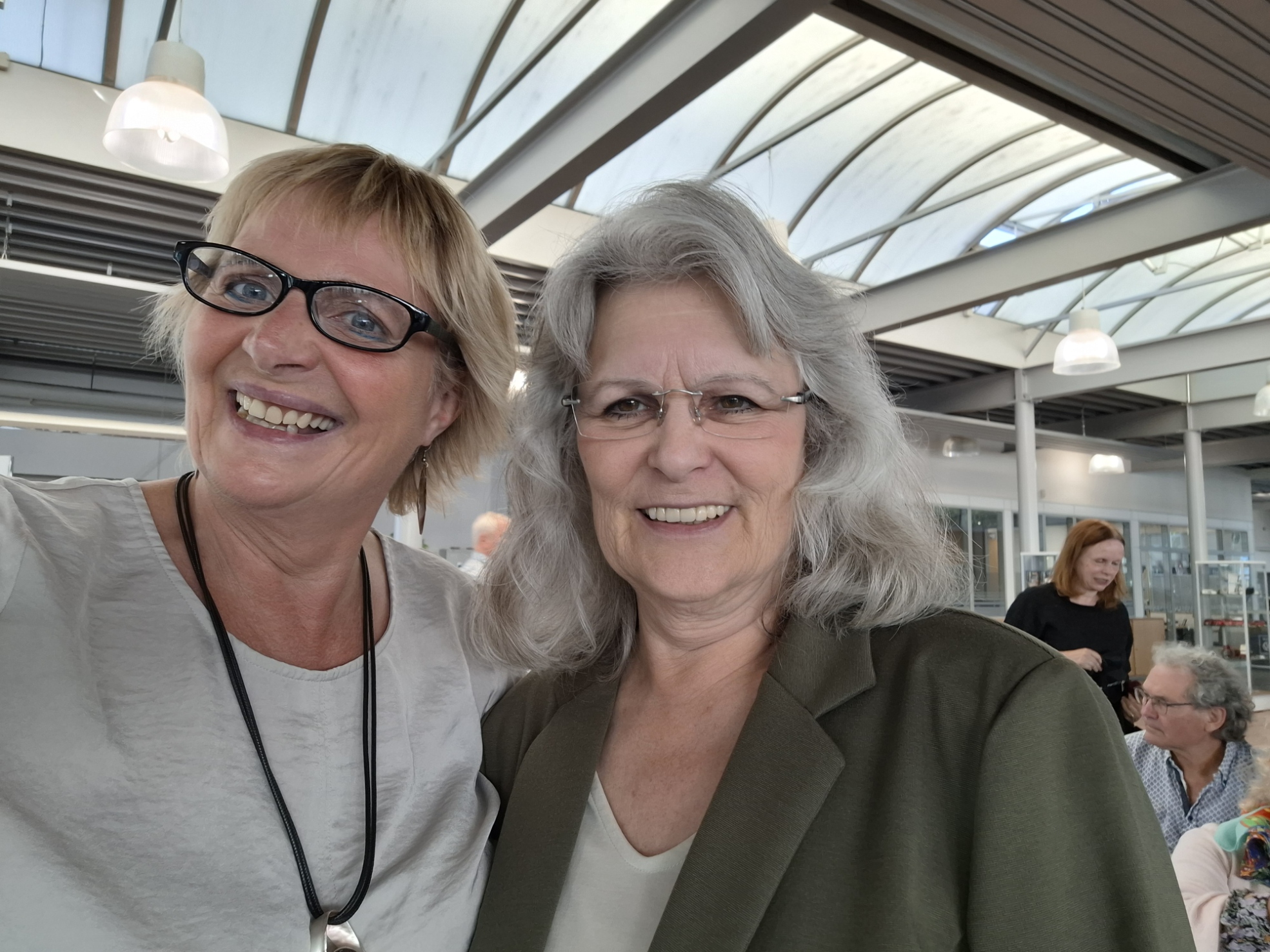 Angelika und ich freuen uns über die vielen Gäste!