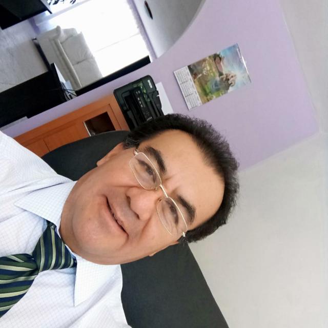 EL QUE VENDE SEGUROS ES SUPER DOTADO