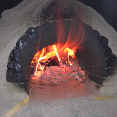 Nutzung Lehmofen - Holzofen heizen zum Brotbacken - Salzburg Oberösterreich