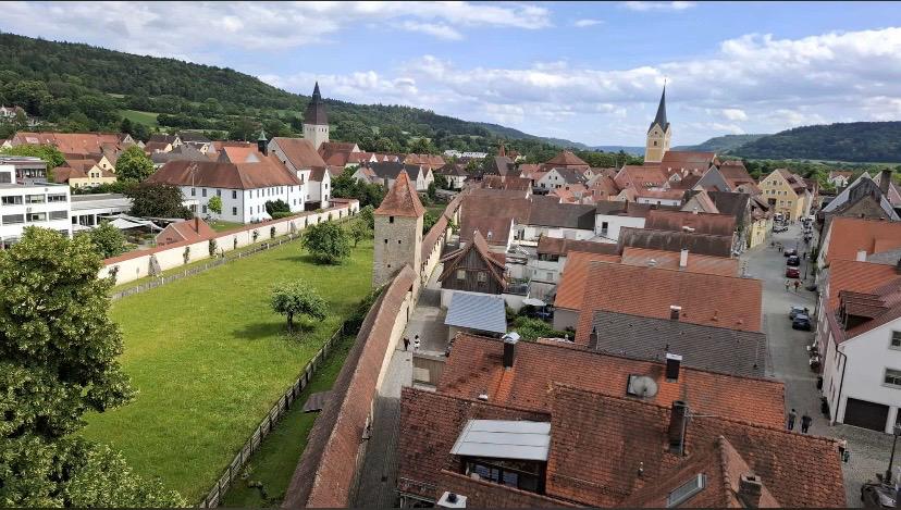 Rosenfest mit Kunsthandwerkermarkt