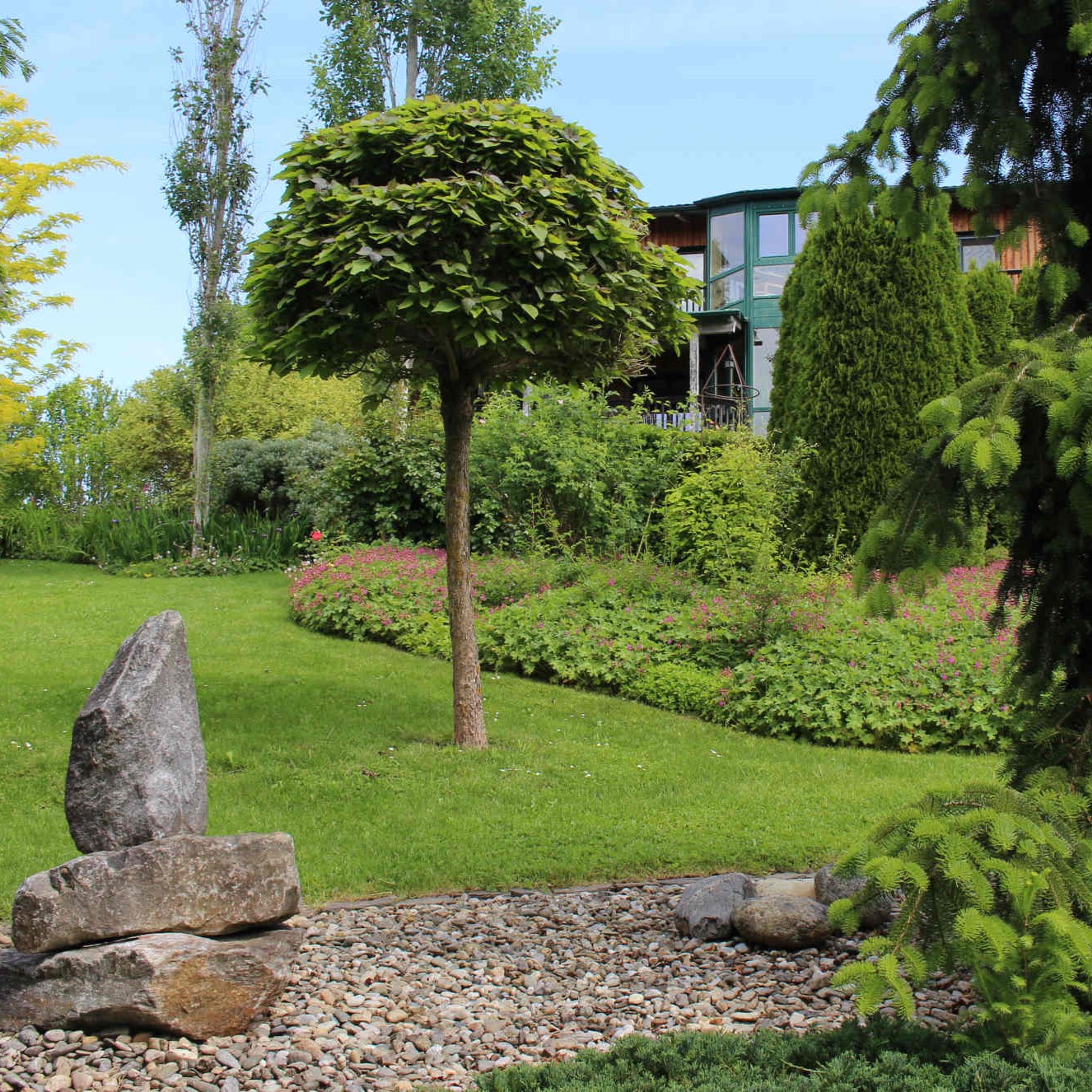 BLICK IN UNSEREN GARTEN - FARBENRAUSCH FÜR GUTE LAUNE