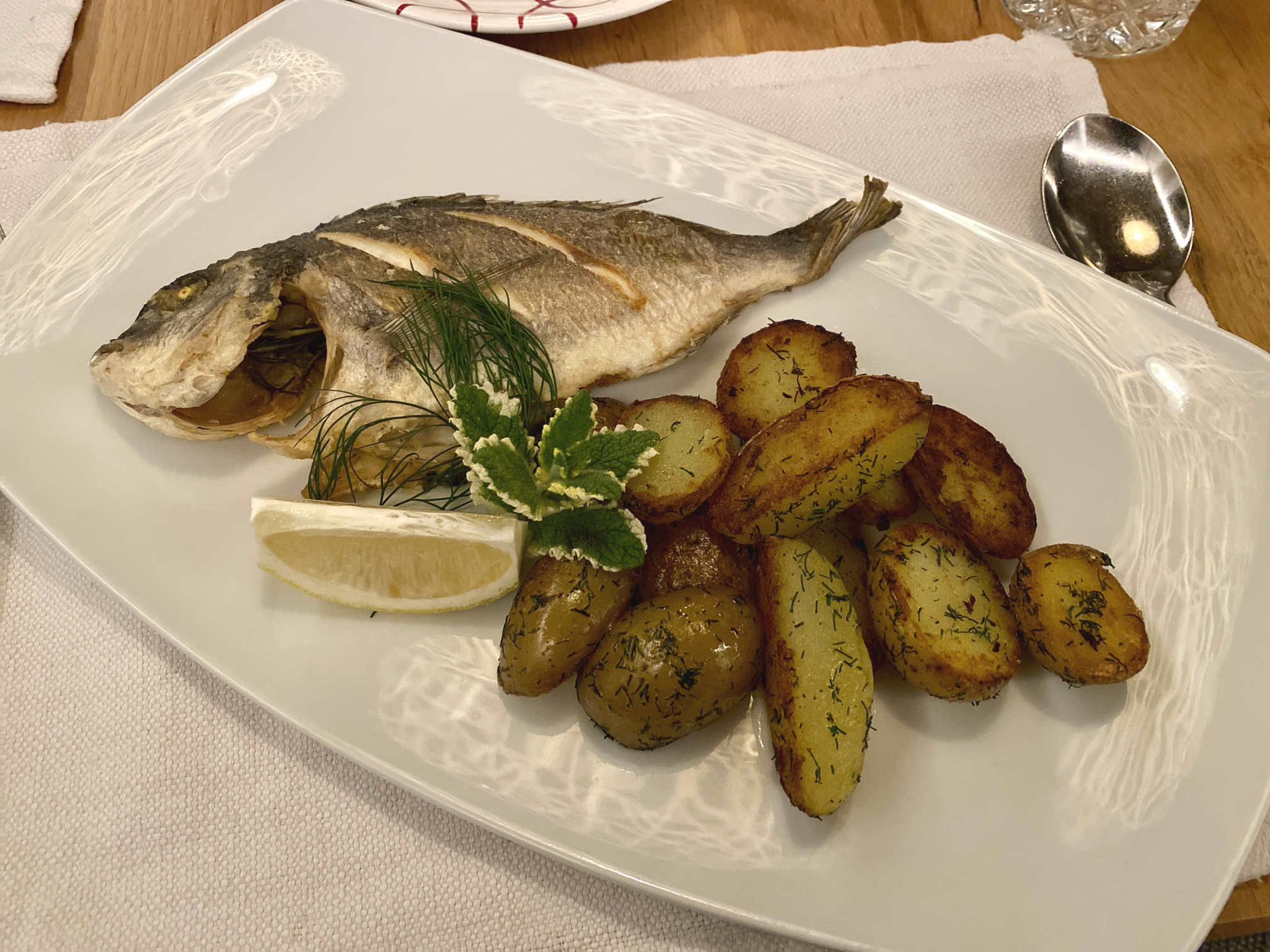 Dorade mit Dillkartoffeln