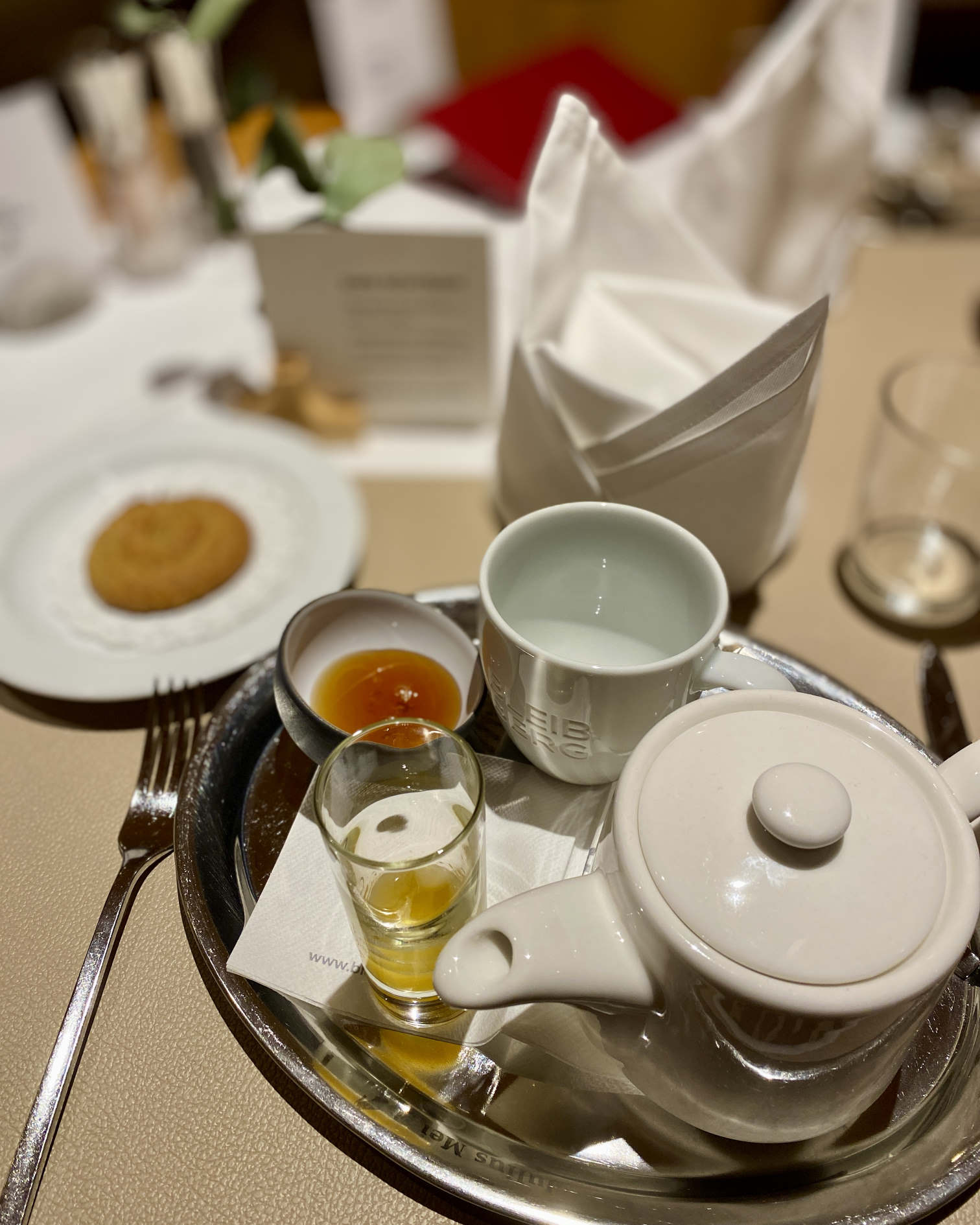Kräutertee und Honig