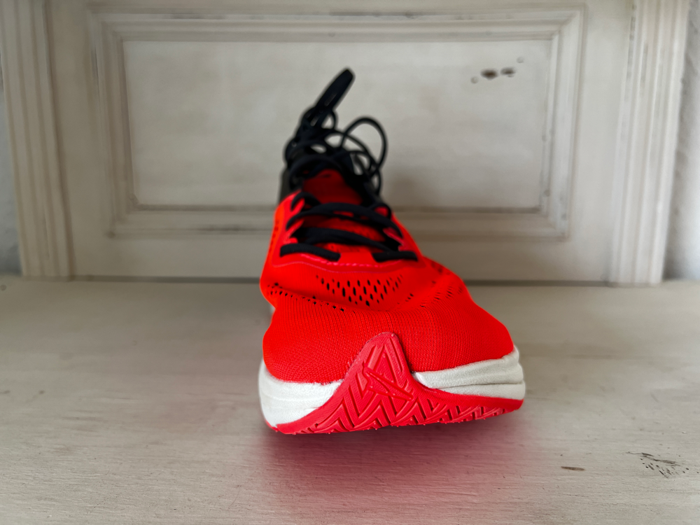 Vorderansicht Altra Vanish Carbon