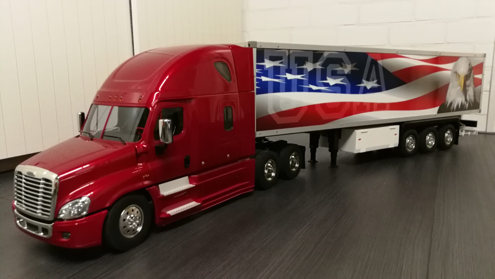 Freightliner Cascadia Evolution + Koeltrailer