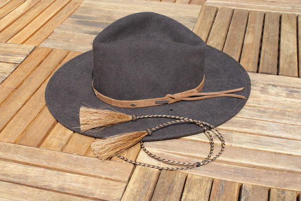 Mein Cowboyhut mit den geflochtenen Bändern. 