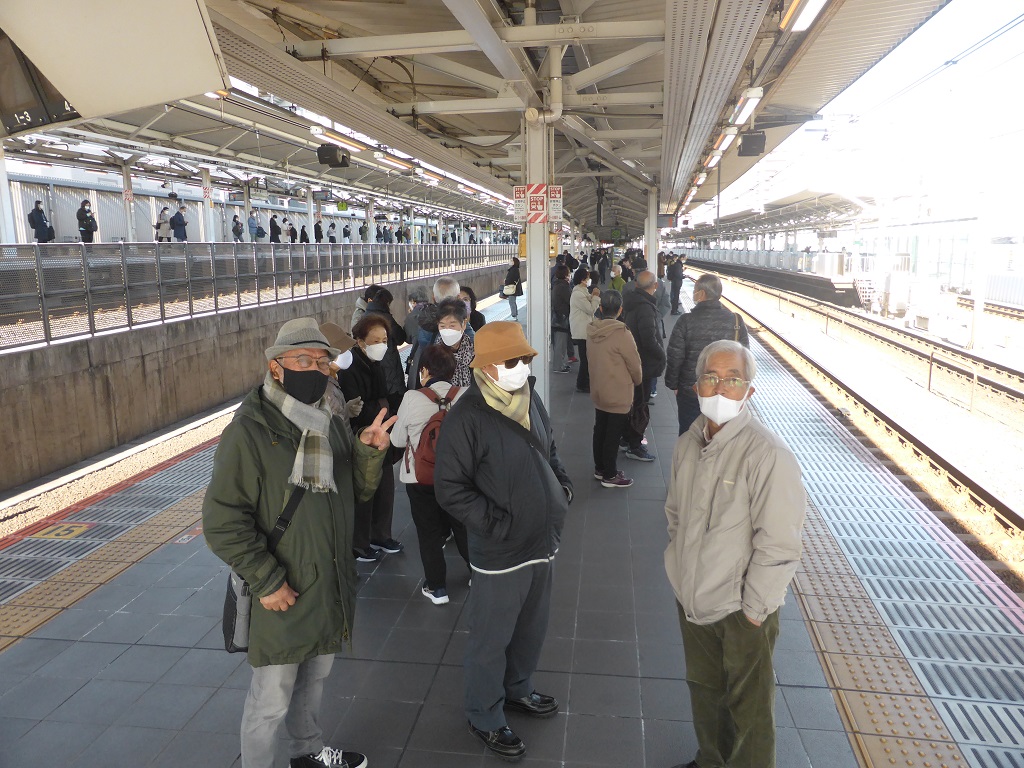 浦和駅3番ホーム役員の方は30分前には到着