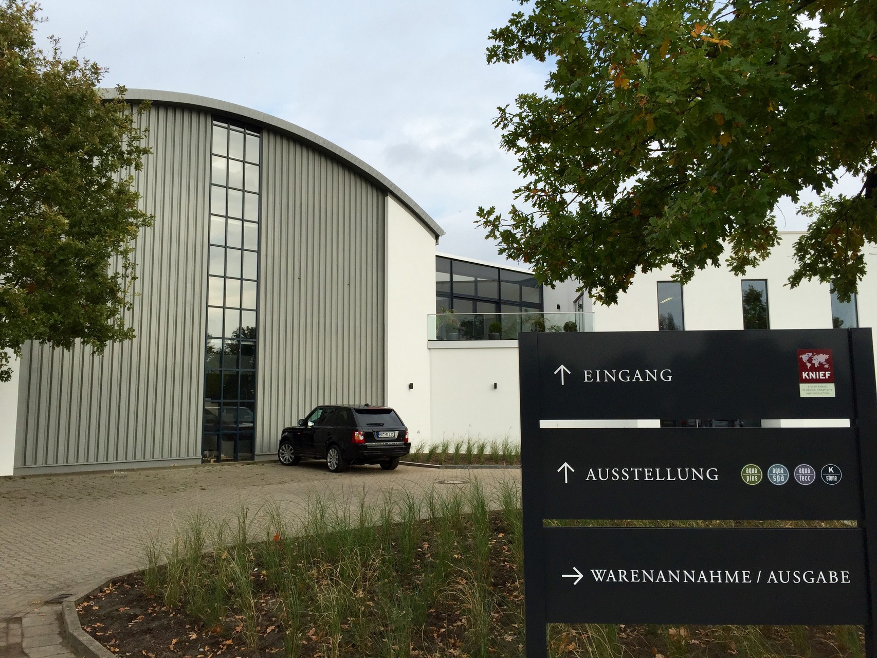 Firmengebäude Aussenansicht