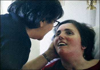 El crimen de la eutanasia es llamado “muerte digna”. En la fotografía Terry Schiavo que fue asesinada privándola de agua y de alimentos.