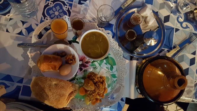 traditionelles Frühstück zum Ramadan