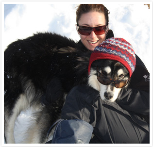 Marie-Hélène and one of the sled dogs of Laurel Aventure Nature