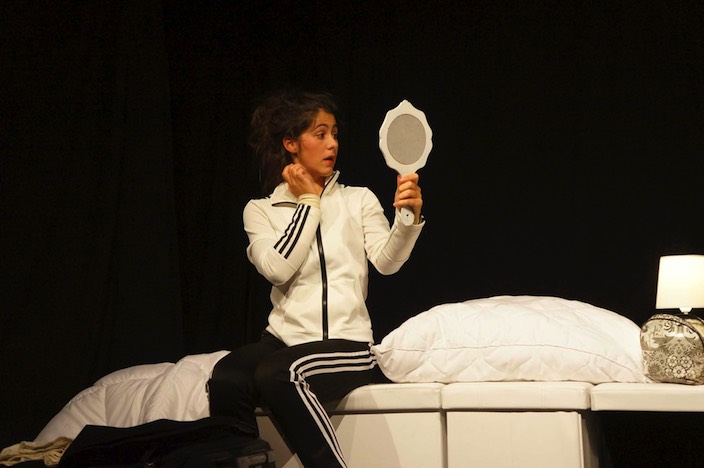 Am Tiefpunkt angelangt. Wegschauen geht nicht. Sophie Lempke (Jeanne Zaugg) Foto: Nora Devenish