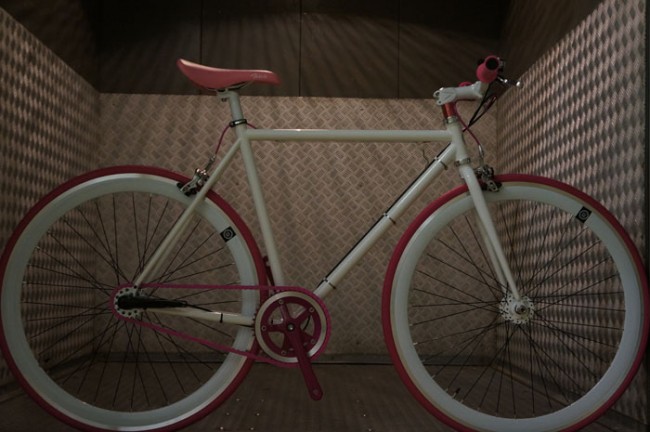 Wir haben uns in der Fixed Gear (Fixie) und der Singlespeed Welt ein grosses Wissen angeeignet und drfen stolz behaupten, dass wir in der Schweiz die Fahrrder - Fixie/ Singlespeed - Voyage Cycling Store