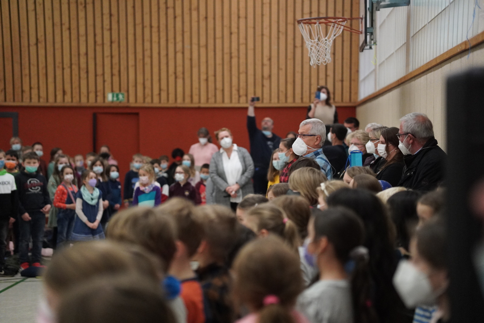 Alle sind in die Turnhalle gekommen, wir haben getanzt, gesungen, gelacht und geweint..