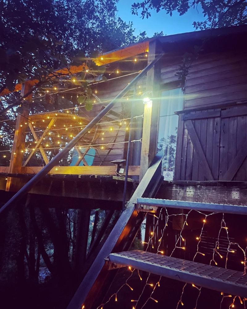 Extérieur cabane des amoureux perchée 