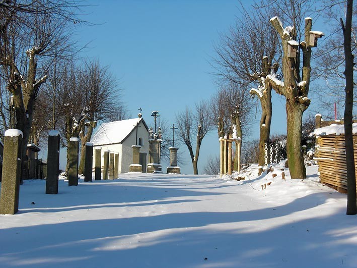 Die Kalvarienbergkapelle mit Kreuzwegstationen in Mähring/Opf.