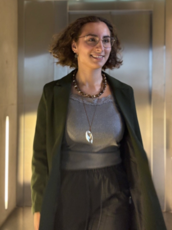 Die SPD-Landtagskandidatin Joana Stöhrer da Costa auf dem Weg zum kommunalen Austausch.