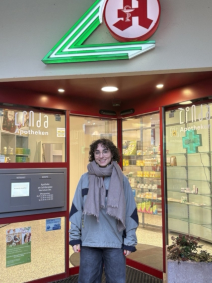 Foto: Die SPD-Landtagskandidatin für Waldshut-Rheinfelden, Joana Stöhrer da Costa, im Gespräch mit der Apothekerschaft im Landkreis