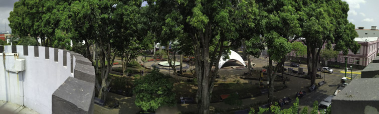 Alajuela vanaf het dak van het Juan Santamaria Historical Cultural Museum