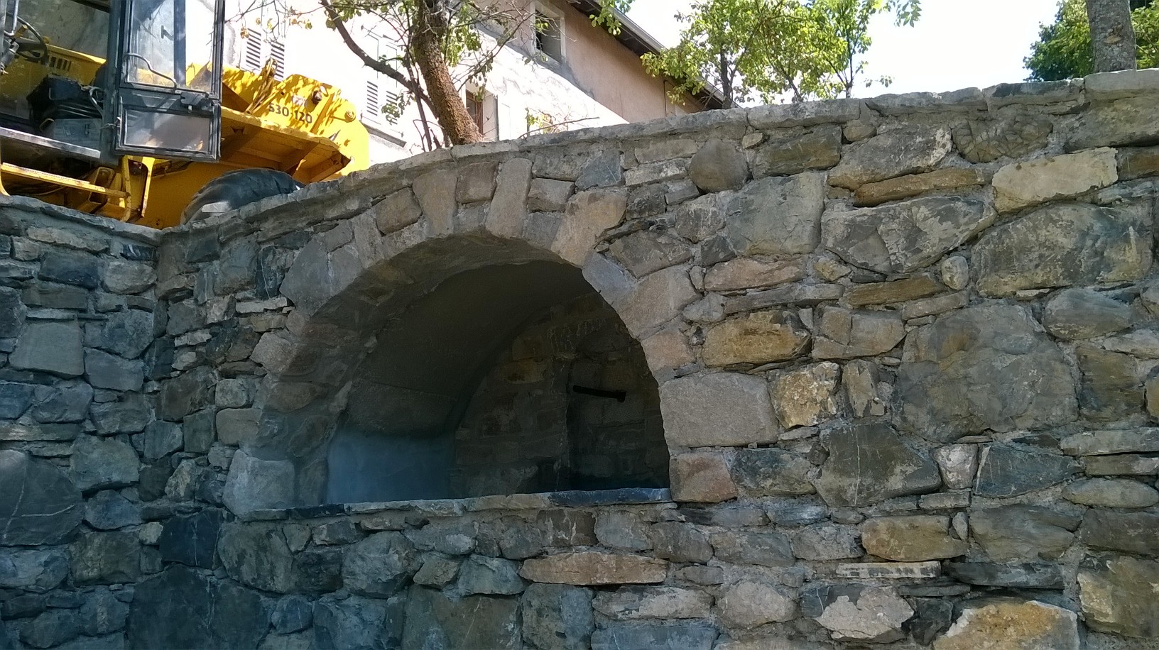 Niche mur en pierres sèches