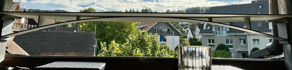 Halterung der BALKONBARPLATTE: (Von unten gesehen).