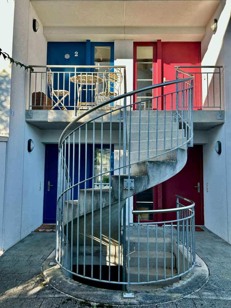 Die Tür 🚪 zu mir: 1. Stock links.