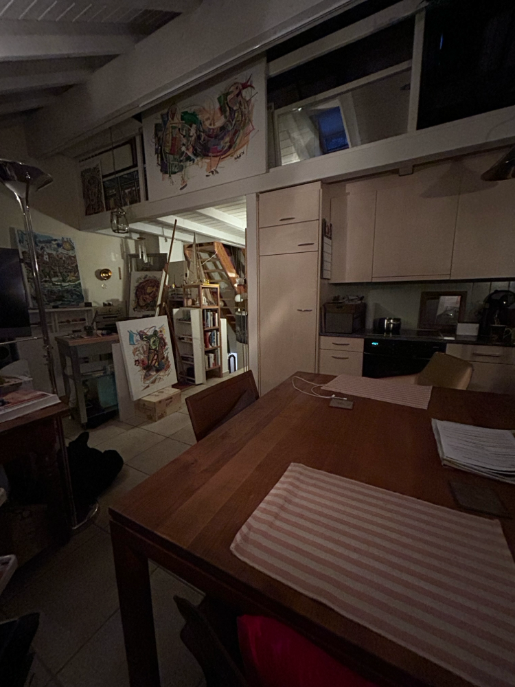 Der Zeichen-/Maltisch - für die Details - eines Werkes.