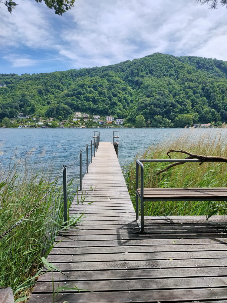 Der Steg des „Centro Magliaso“. Am Lago di Lugano. Ein wichtiger Ort meiner Jugendjahre. 