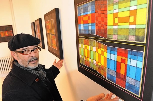 Salvatore Filia aus Sardinien in seiner Ausstgellung 2015 im MMKM - Ruhr Gallery Mülheim. Seine Arbeiten sind Teil der "Ständigen Sammlung"