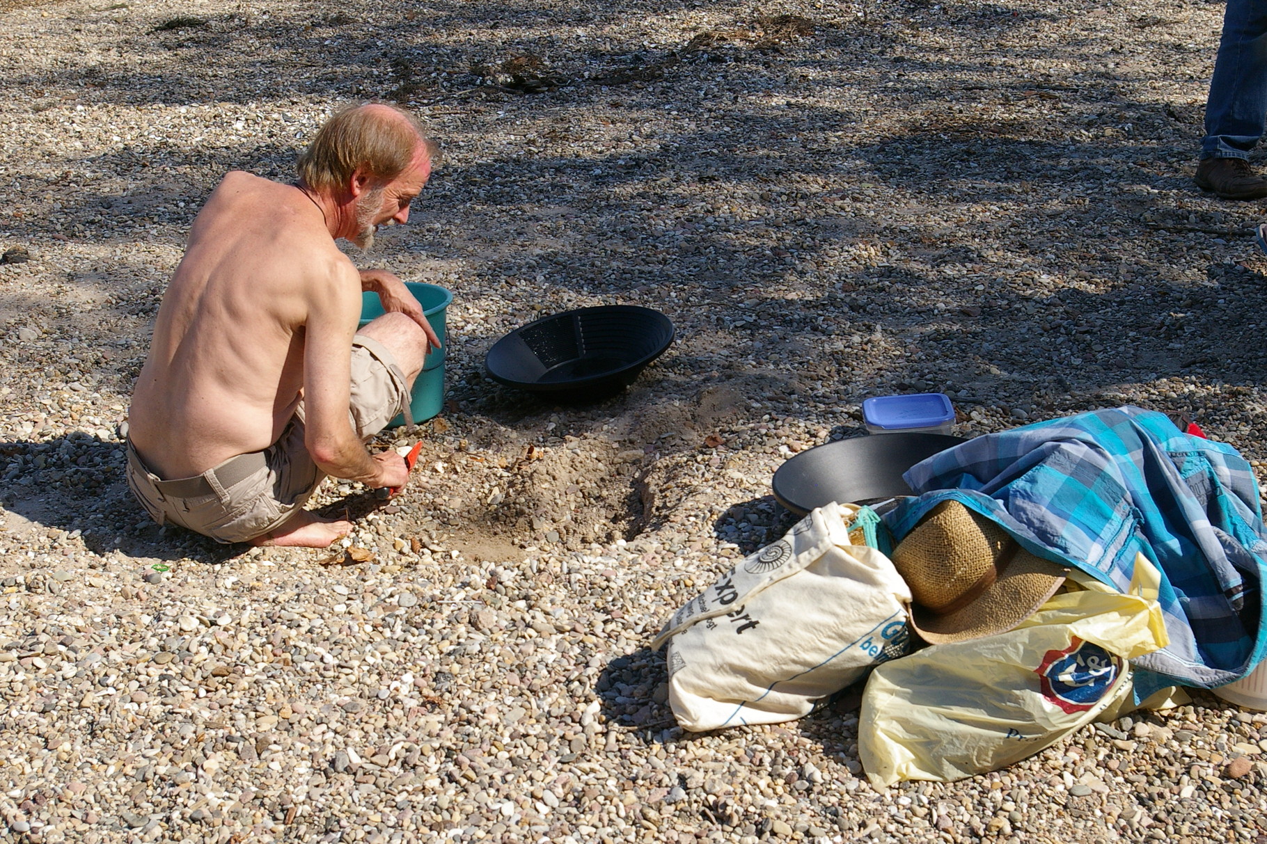 als erstes muss Sand in die Pfanne