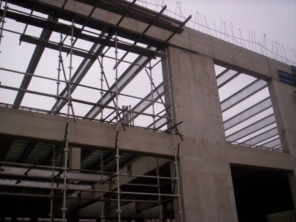 Trabajos de estructura metalica en Terminal Plaza Norte