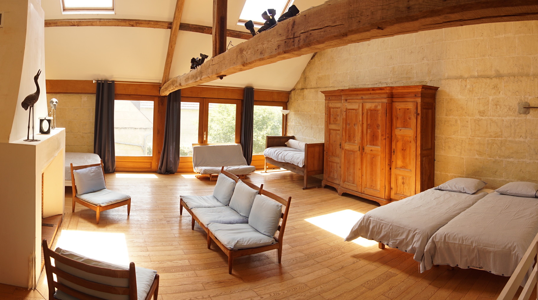 Grande chambre de la grange de la bergerie - Gîte Aisne